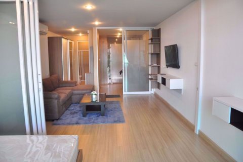 Condominio de 2 dormitorios en Wang Thonglang, Bangkok, Tailandia № 55297 - foto 4