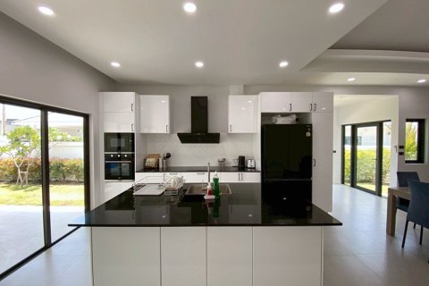 Casa de 3 dormitorios en Hua Hin, Tailandia № 173933 - foto 13