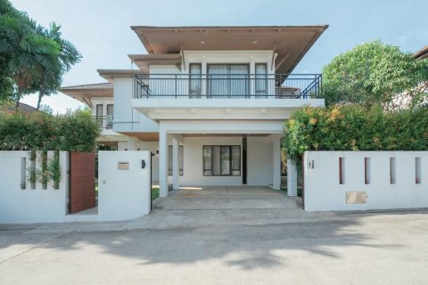 Chalet de 4 dormitorios en Kathu, Tailandia № 161869 - foto 14