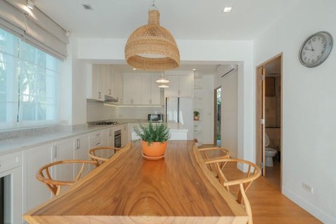 Chalet de 4 dormitorios en Kathu, Tailandia № 161869 - foto 6