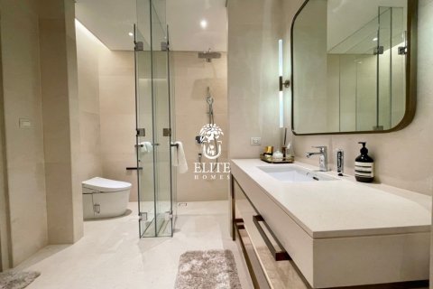 Condominio de 2 dormitorios en Pathum Wan, Bangkok, Tailandia № 133978 - foto 26