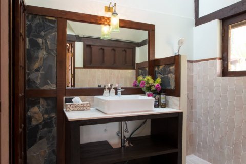 Chalet de 5 dormitorios en Mae Rim, Tailandia № 133977 - foto 28