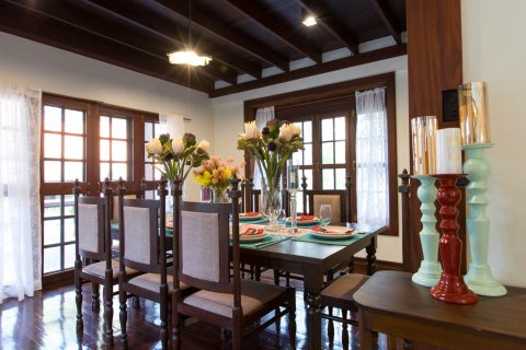 Chalet de 5 dormitorios en Mae Rim, Tailandia № 133977 - foto 9