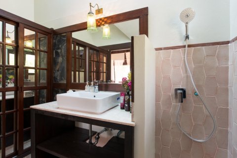 Chalet de 5 dormitorios en Mae Rim, Tailandia № 133977 - foto 27