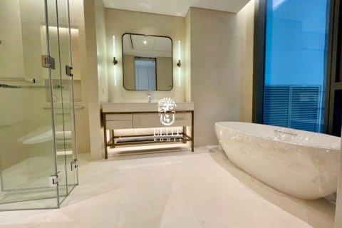 Condominio de 2 dormitorios en Pathum Wan, Bangkok, Tailandia № 133979 - foto 2
