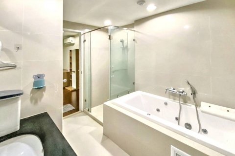 Dúplex de 3 dormitorios en Bangkok, Tailandia № 119034 - foto 9