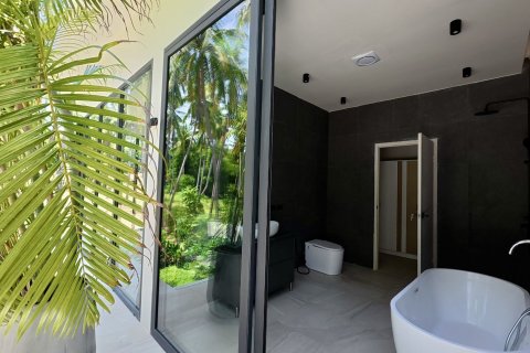 Chalet de 2 dormitorios en Surat Thani, Tailandia № 140066 - foto 9
