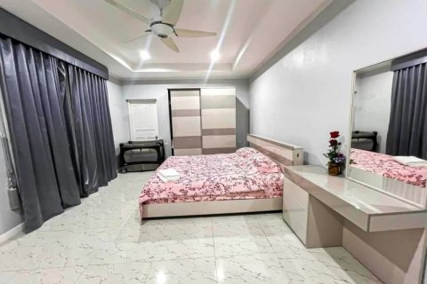 Casa de 6 dormitorios en Pattaya, Tailandia № 157778 - foto 10
