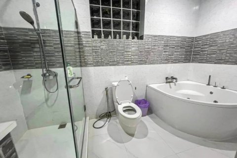 Casa de 6 dormitorios en Pattaya, Tailandia № 157778 - foto 18