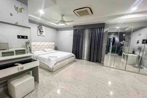 Casa de 6 dormitorios en Pattaya, Tailandia № 157778 - foto 5
