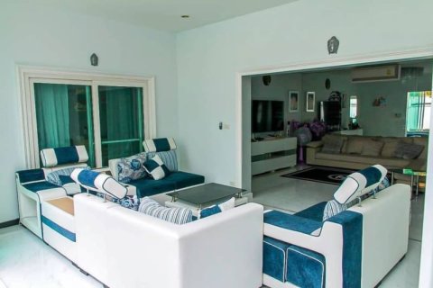 Casa de 6 dormitorios en Pattaya, Tailandia № 157778 - foto 7