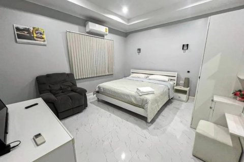Casa de 6 dormitorios en Pattaya, Tailandia № 157778 - foto 11