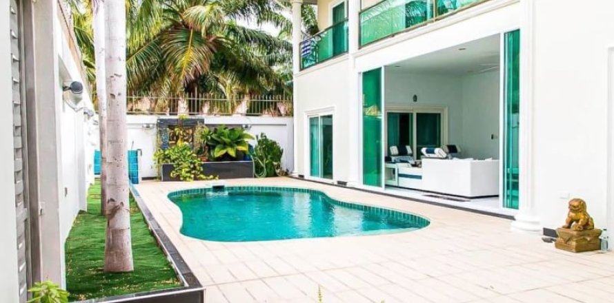 Casa de 6 dormitorios en Pattaya, Tailandia № 157778