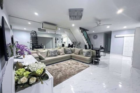 Casa de 6 dormitorios en Pattaya, Tailandia № 157778 - foto 13
