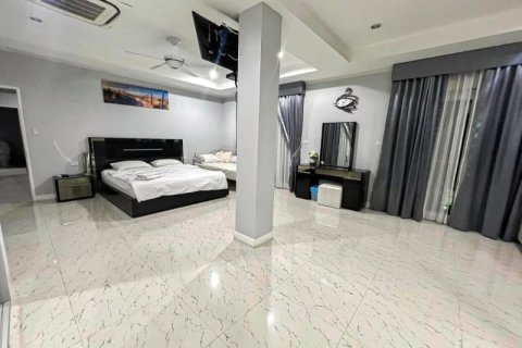 Casa de 6 dormitorios en Pattaya, Tailandia № 157778 - foto 14