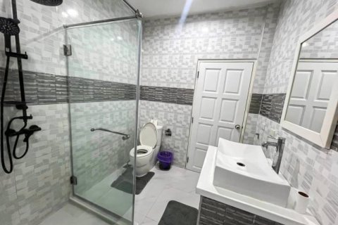 Casa de 6 dormitorios en Pattaya, Tailandia № 157778 - foto 8