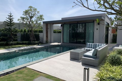 Casa de 4 dormitorios en Lat Krabang, Bangkok, Tailandia № 160381 - foto 27