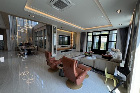 Casa de 4 dormitorios en Lat Krabang, Bangkok, Tailandia № 160381 - foto 4