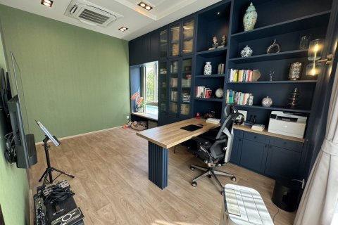 Casa de 4 dormitorios en Lat Krabang, Bangkok, Tailandia № 160381 - foto 10