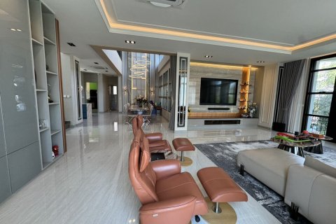 Casa de 4 dormitorios en Lat Krabang, Bangkok, Tailandia № 160381 - foto 8