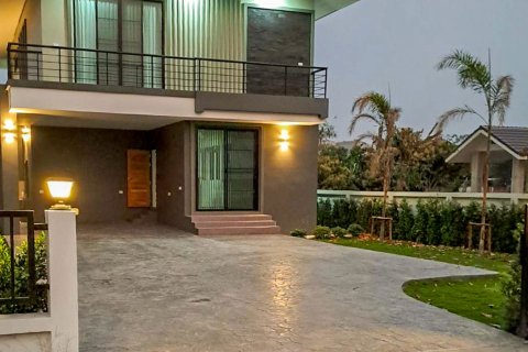 Casa de 3 dormitorios en Chiang Mai, Tailandia № 133459 - foto 22