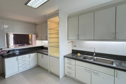 Condominio de 3 dormitorios en Bangkok, Tailandia № 172612 - foto 6