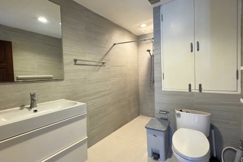 Condominio de 3 dormitorios en Bangkok, Tailandia № 172612 - foto 14