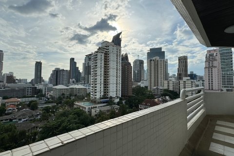 Condominio de 3 dormitorios en Bangkok, Tailandia № 172612 - foto 15