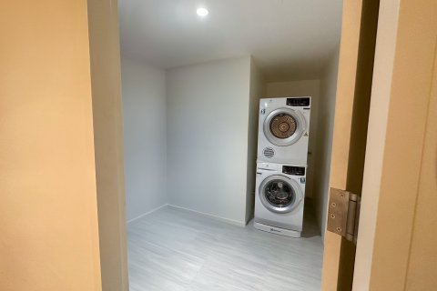 Condominio de 2 dormitorios en Bangkok, Tailandia № 172613 - foto 11