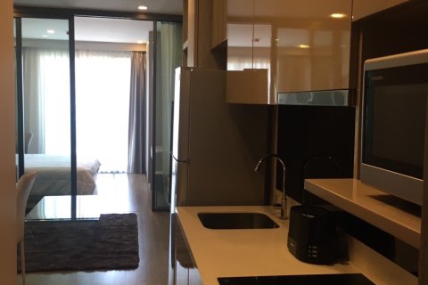 Condominio de 1 dormitorio en Watthana, Bangkok, Tailandia № 200708 - foto 4