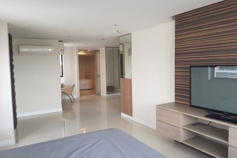 Condominio de 5 dormitorios en Watthana, Bangkok, Tailandia № 200711 - foto 15