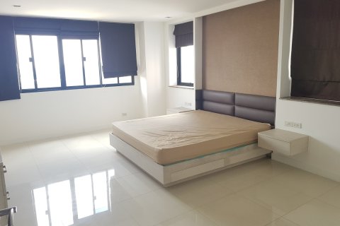 Condominio de 5 dormitorios en Watthana, Bangkok, Tailandia № 200711 - foto 4