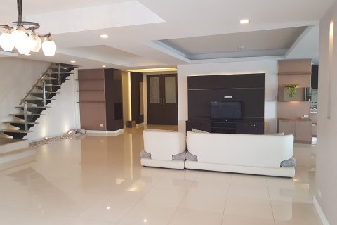 Condominio de 5 dormitorios en Watthana, Bangkok, Tailandia № 200711 - foto 10