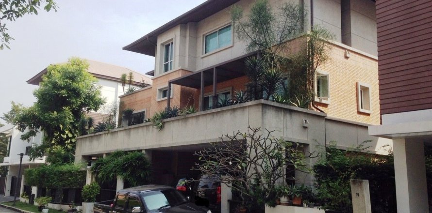 Casa de 4 dormitorios en Bangkok, Tailandia № 66119