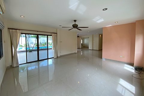 Casa de 4 dormitorios en Hua Hin, Tailandia № 168132 - foto 12
