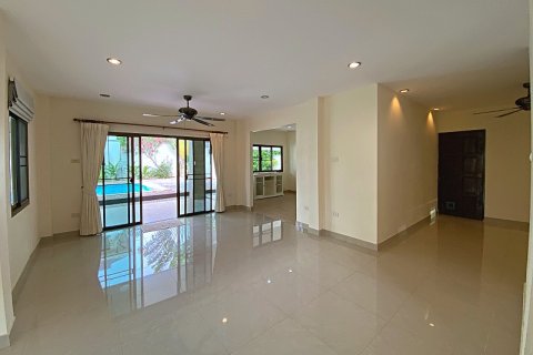 Casa de 4 dormitorios en Hua Hin, Tailandia № 168132 - foto 13
