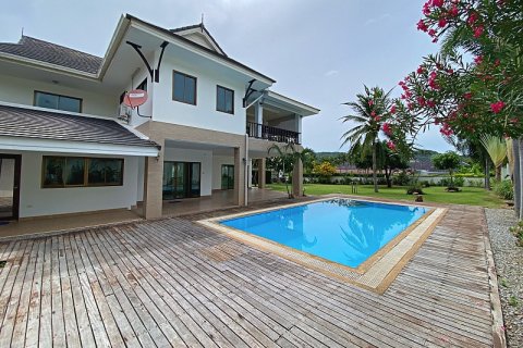 Casa de 4 dormitorios en Hua Hin, Tailandia № 168132 - foto 2
