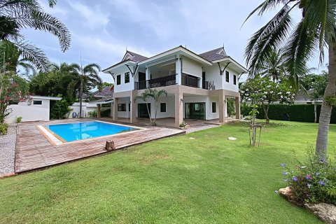 Casa de 4 dormitorios en Hua Hin, Tailandia № 168132