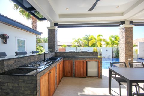 House in Hua Hin, Thailand 3 bedrooms № 168131 - photo 4