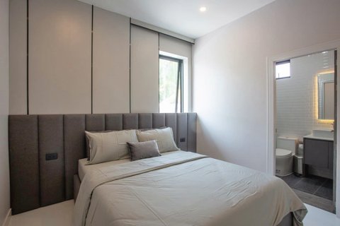 Chalet de 4 dormitorios en Hua Hin, Tailandia № 168375 - foto 17