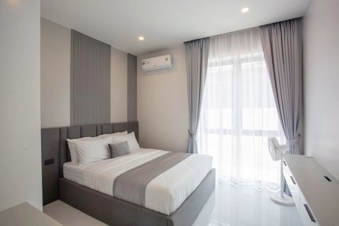 Chalet de 4 dormitorios en Hua Hin, Tailandia № 168375 - foto 19