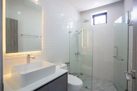 Chalet de 4 dormitorios en Hua Hin, Tailandia № 168375 - foto 21