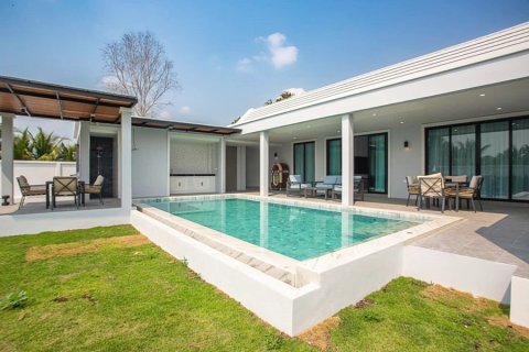Chalet de 4 dormitorios en Hua Hin, Tailandia № 168375 - foto 11