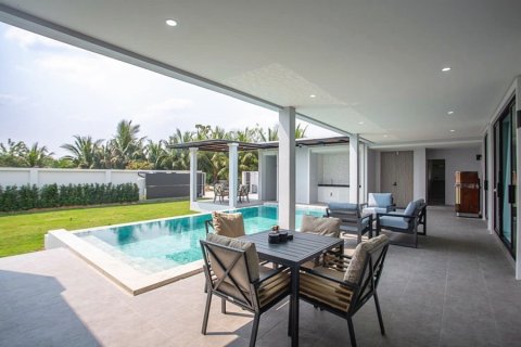Chalet de 4 dormitorios en Hua Hin, Tailandia № 168375 - foto 10