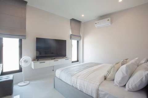 Chalet de 4 dormitorios en Hua Hin, Tailandia № 168375 - foto 27
