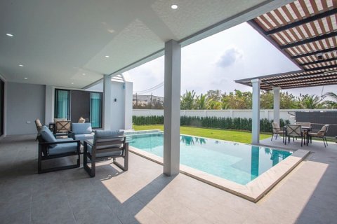Chalet de 4 dormitorios en Hua Hin, Tailandia № 168375 - foto 7
