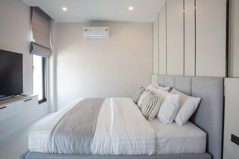 Chalet de 4 dormitorios en Hua Hin, Tailandia № 168375 - foto 23