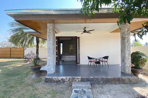 Chalet de 4 dormitorios en Hua Hin, Tailandia № 168380 - foto 15