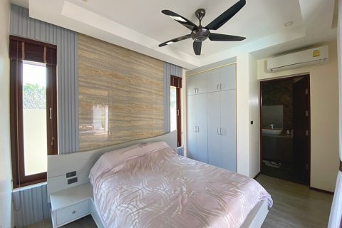 Chalet de 4 dormitorios en Hua Hin, Tailandia № 168380 - foto 17