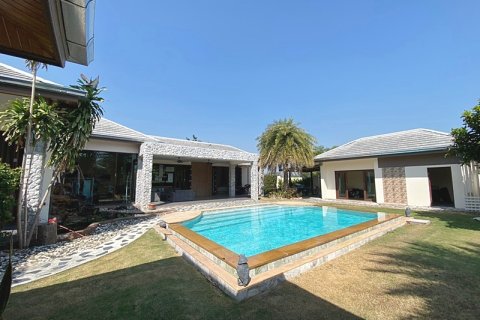 Chalet de 4 dormitorios en Hua Hin, Tailandia № 168380 - foto 4